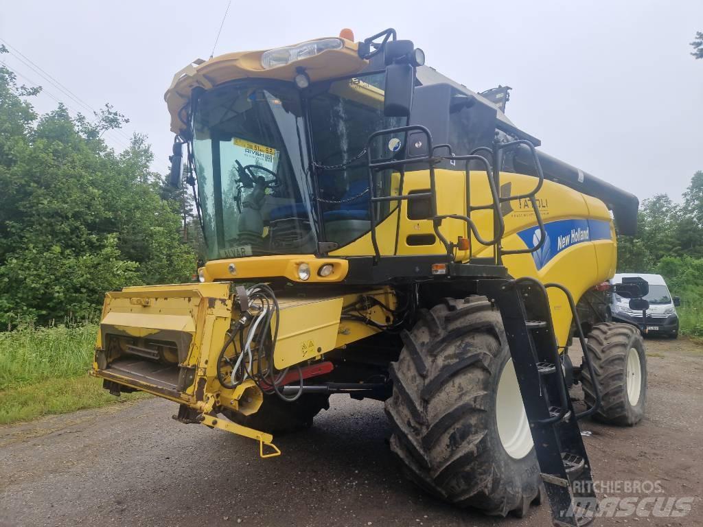 New Holland CX 8070 联合收割机