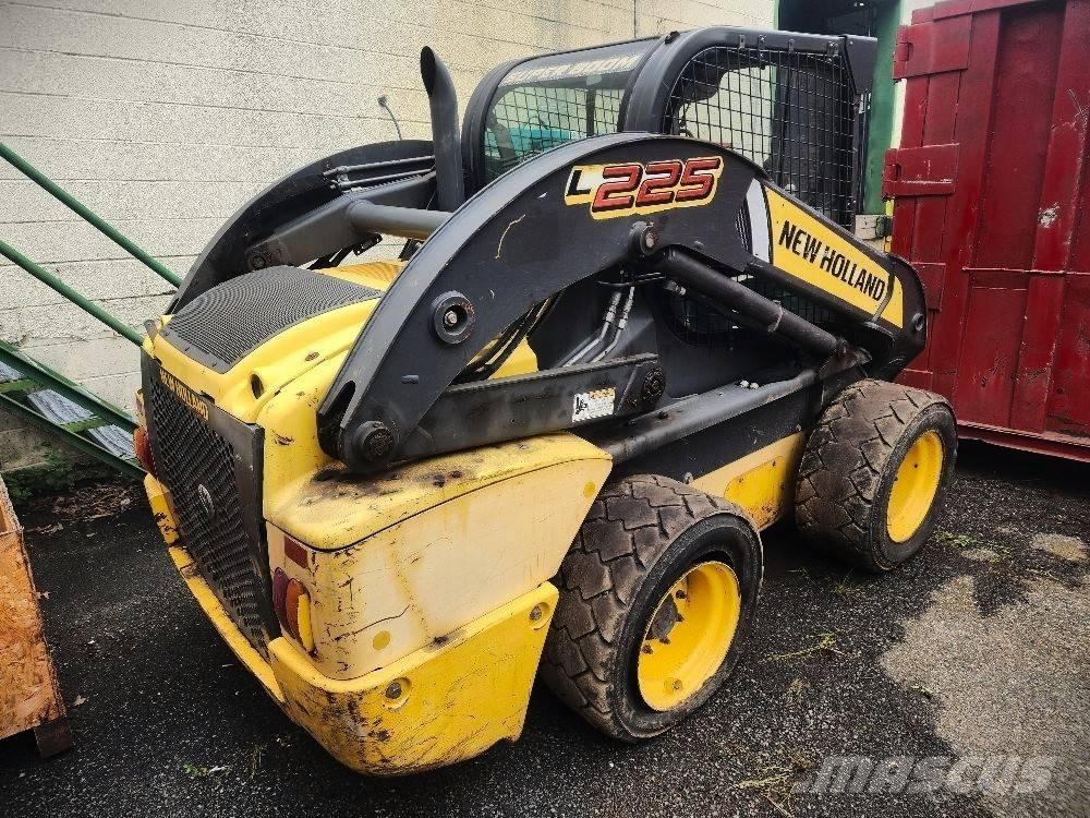 New Holland 225L 滑移装载机