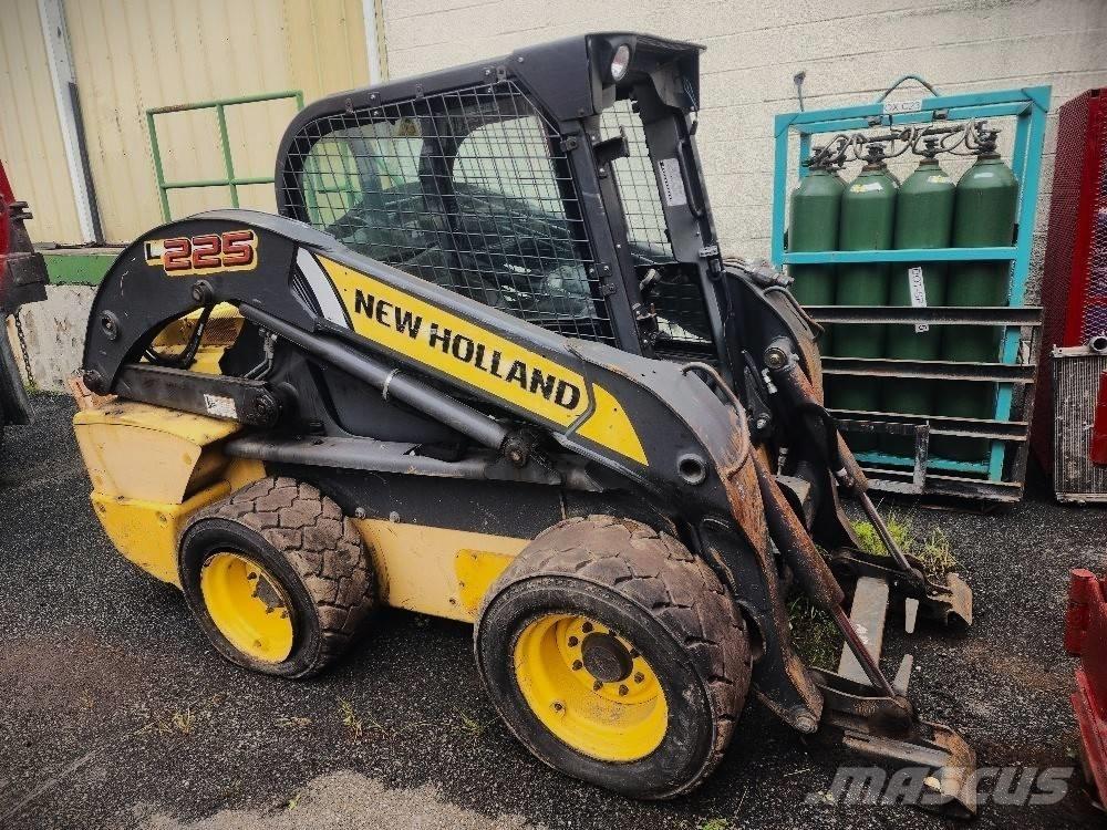 New Holland 225L 滑移装载机