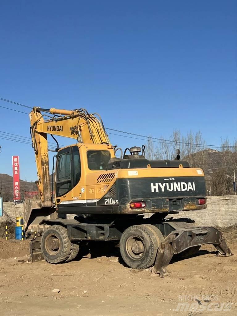 Hyundai R210W-9 轮式挖掘机