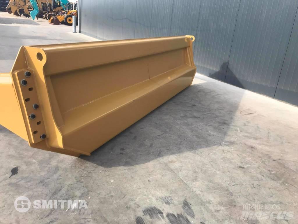 CAT 740B 尾门、后挡板