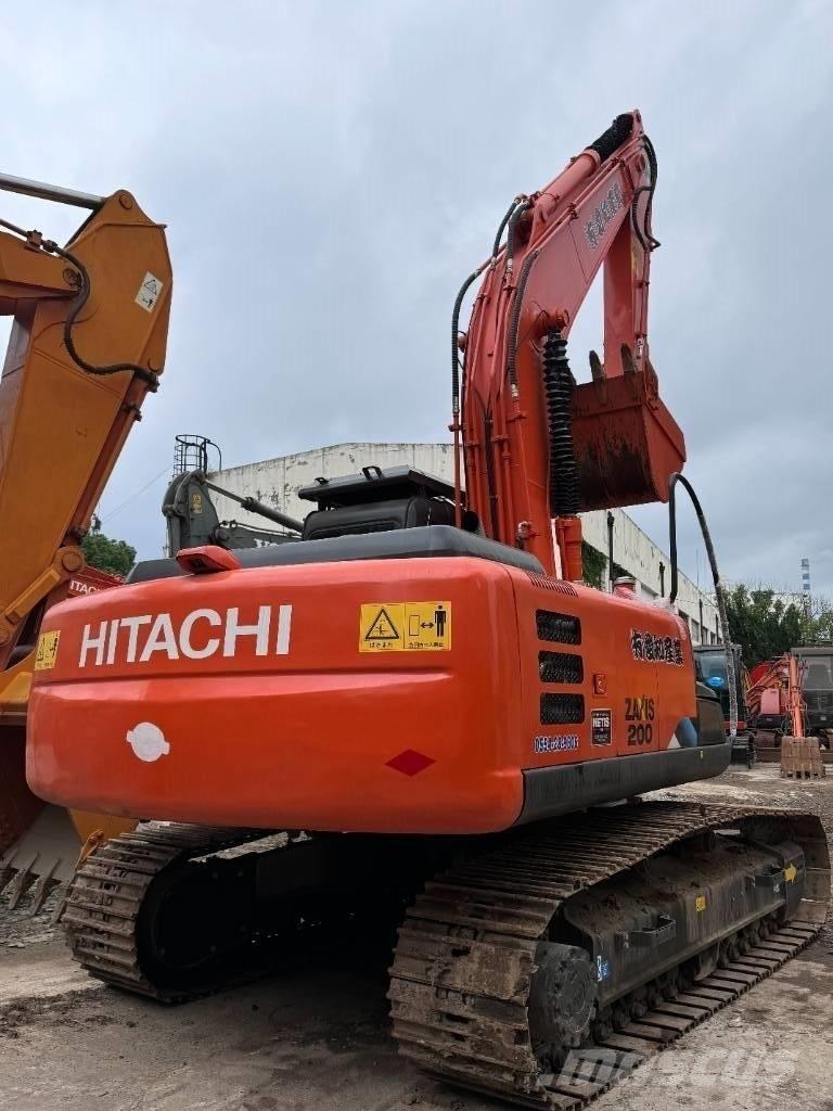 Hitachi ZX 200 履带挖掘机