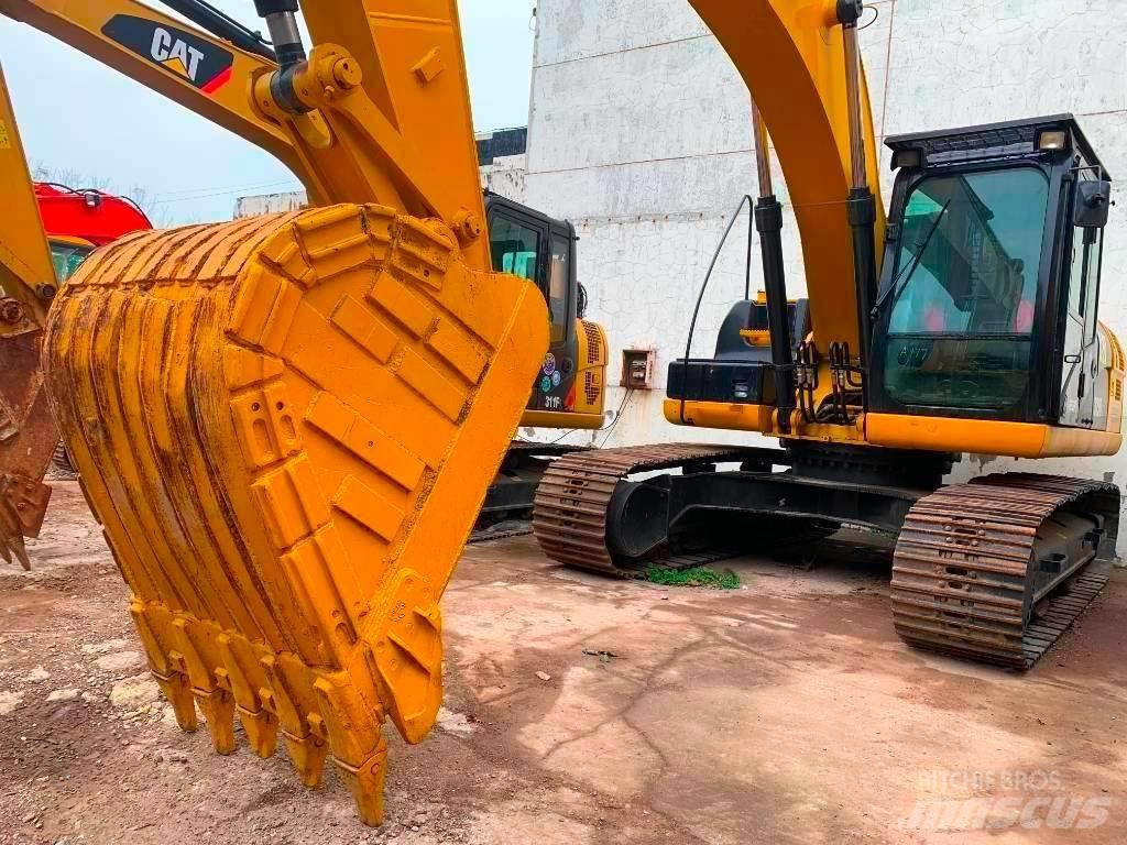 Carter 323 D2L 履带挖掘机