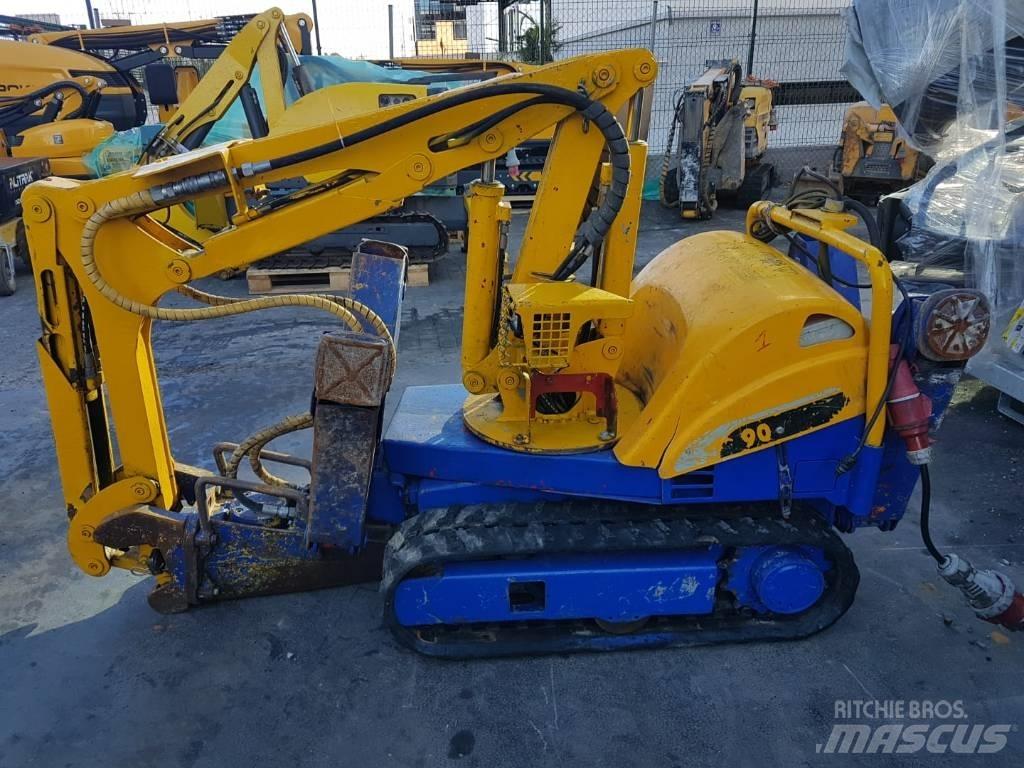 Brokk 90 组装挖掘机