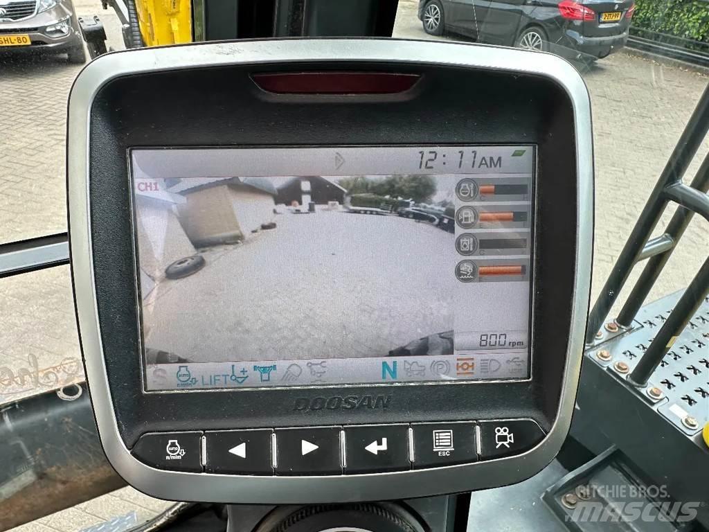 Doosan DX140W-5 轮式挖掘机