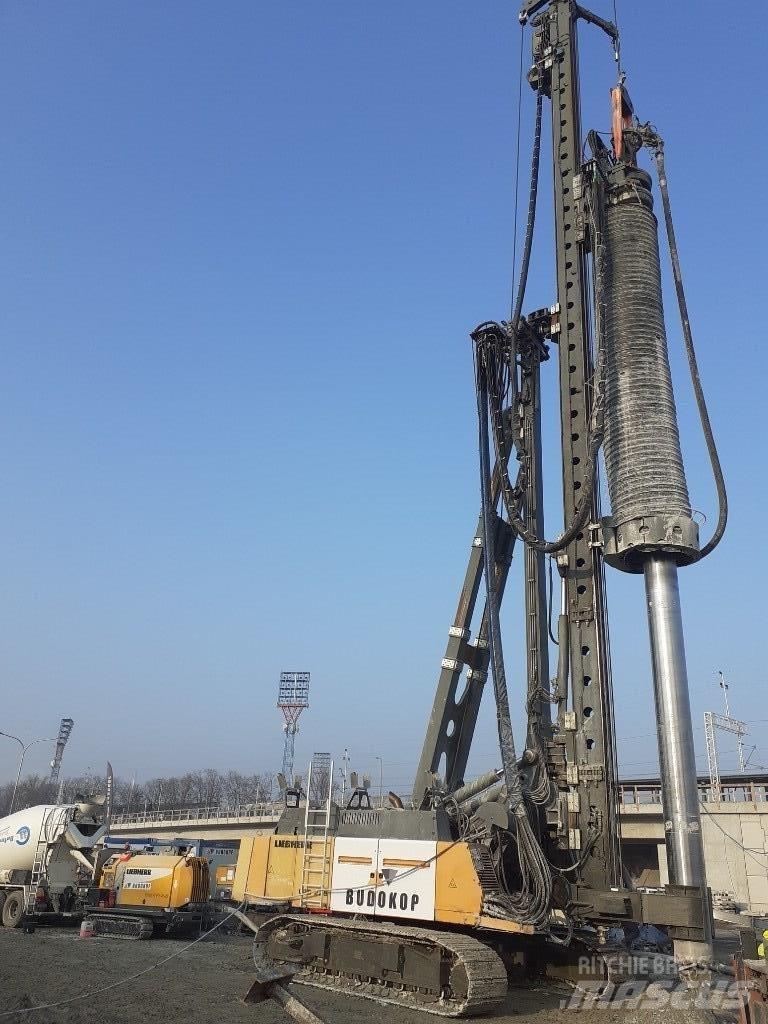 Liebherr LRB255 打桩机