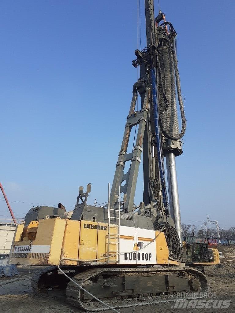 Liebherr LRB255 打桩机