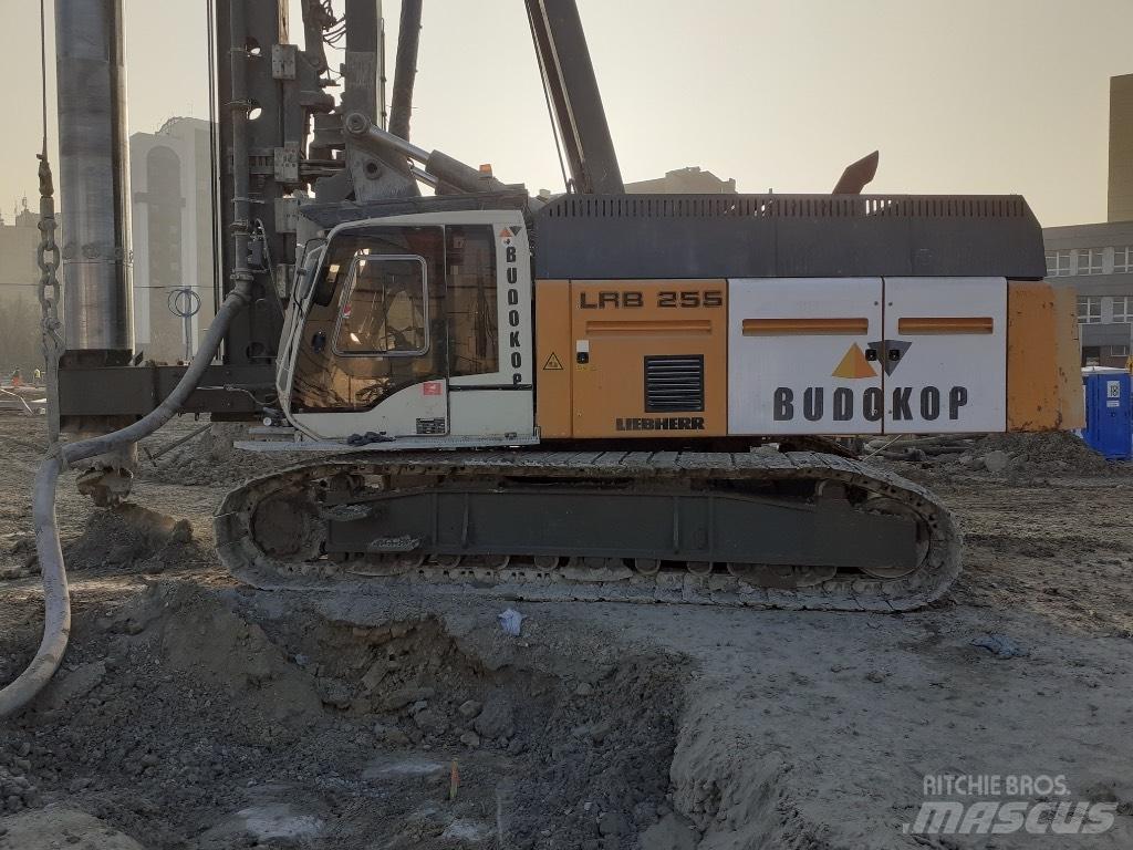 Liebherr LRB255 打桩机