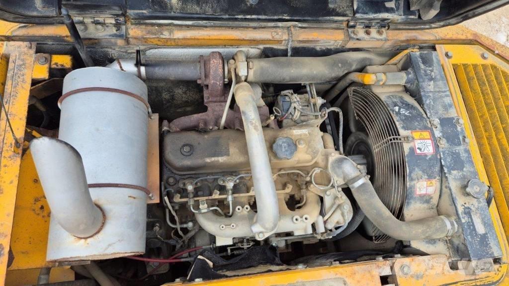JCB JS 130 W 轮式挖掘机