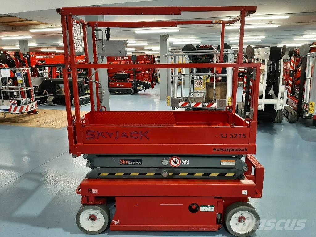 SkyJack SJIII 3215 剪叉式升降机