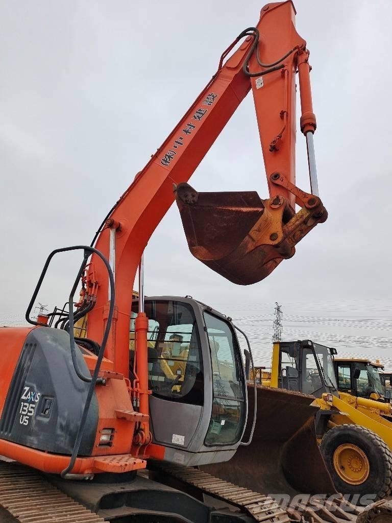 Hitachi ZX 135 US 履带挖掘机
