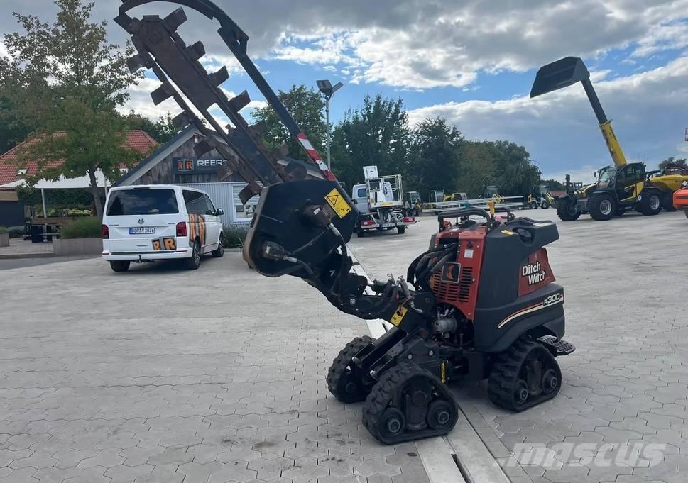 Ditch Witch R300 履带式自卸车