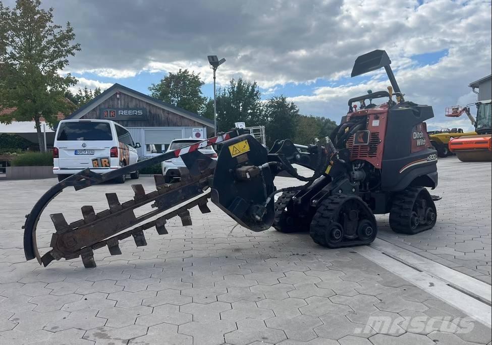 Ditch Witch R300 履带式自卸车