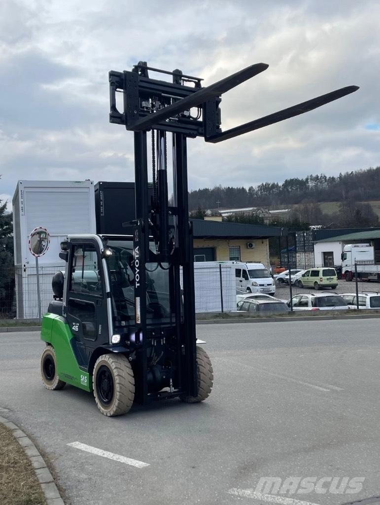 Toyota FVA450 天然气叉车