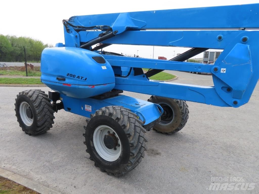 Manitou 200 ATJ 曲臂高空工作平台