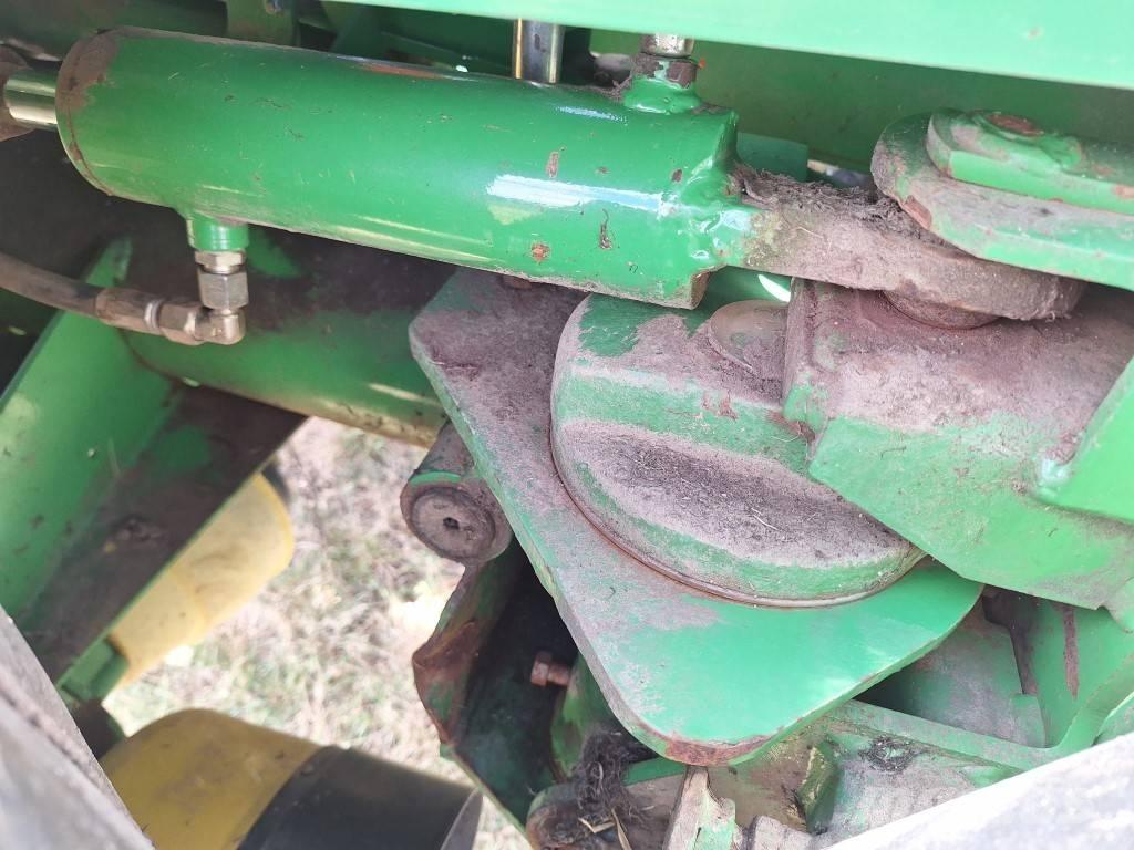 John Deere 328 割草调节装置