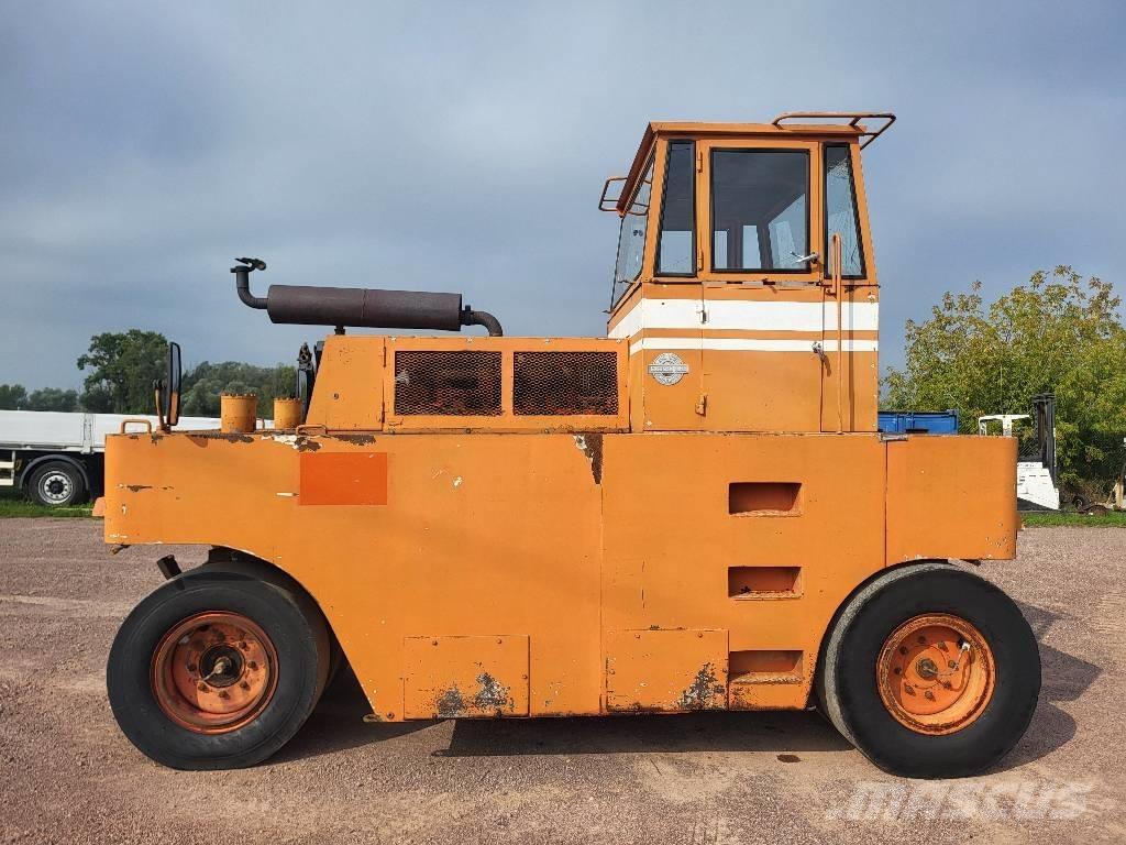 Hamm GRW 10 胶轮压路机