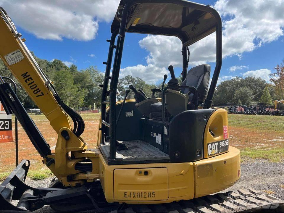 CAT 305.5 E2 CR 小型挖掘机
