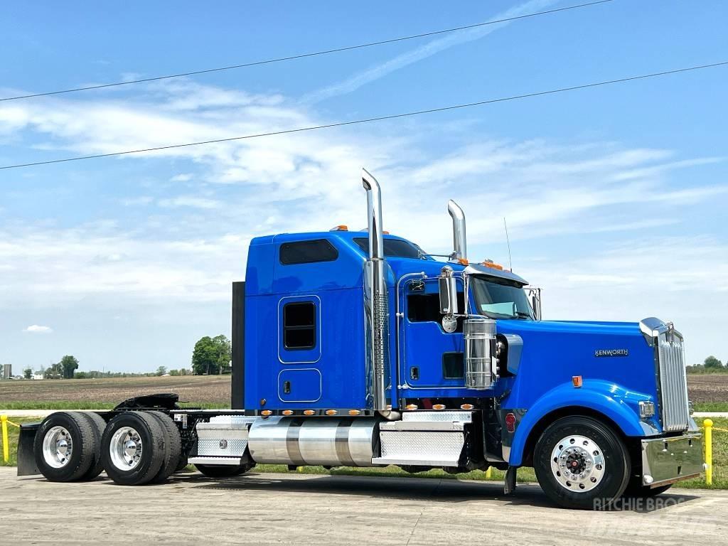 Kenworth W 900 牵引车