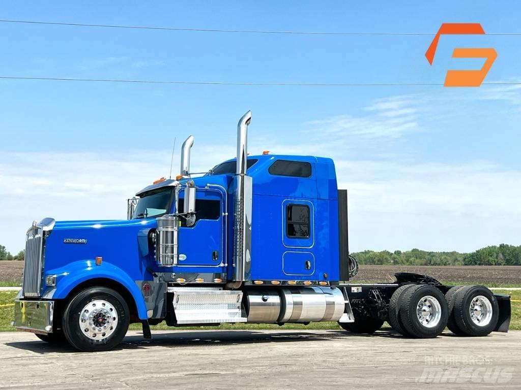 Kenworth W 900 牵引车