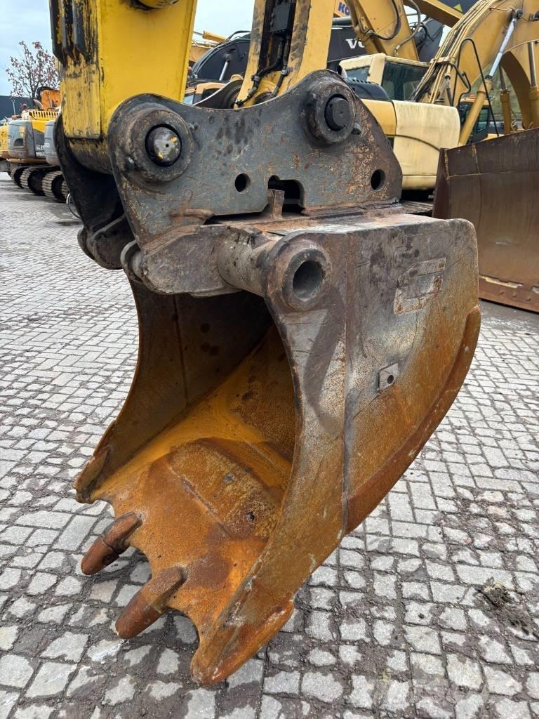 Komatsu PW 180-7 轮式挖掘机