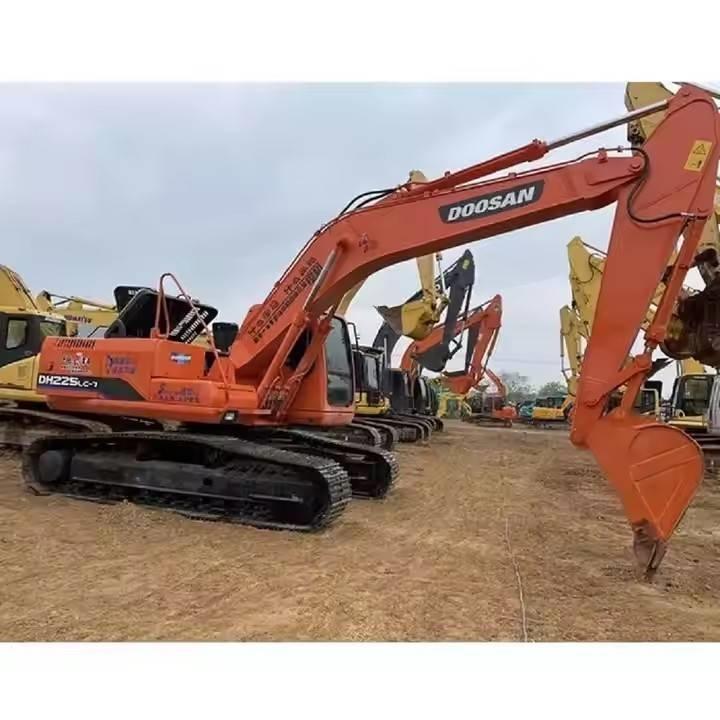 Doosan DH 225 履带挖掘机