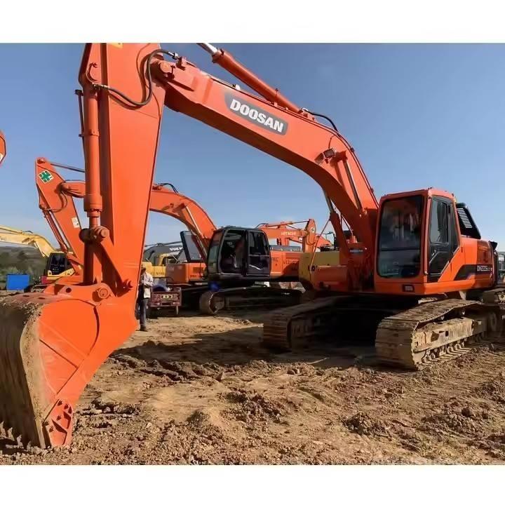 Doosan DH 225 履带挖掘机