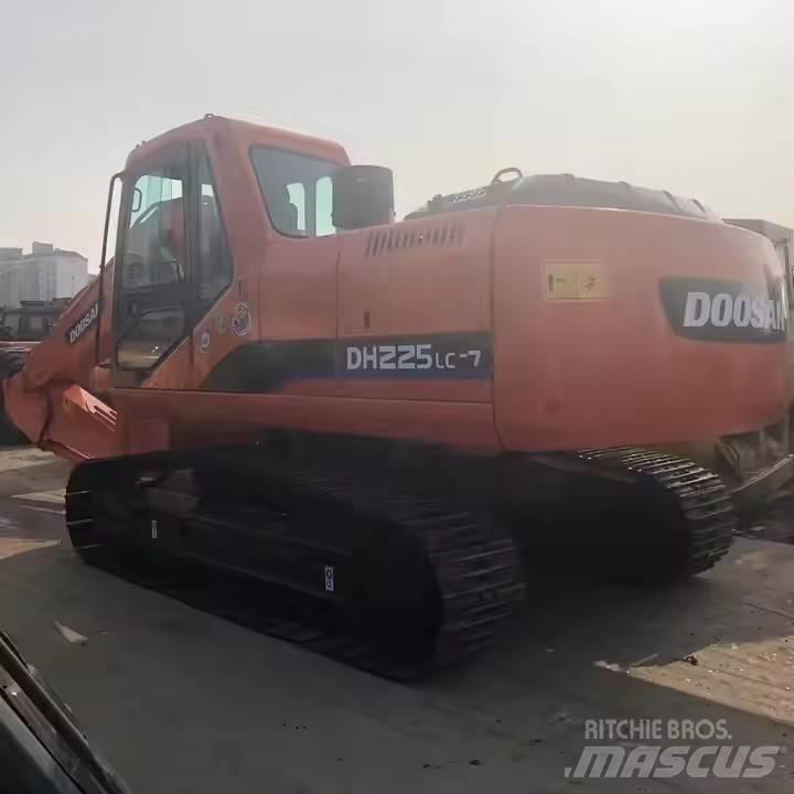 Doosan DH 225 履带挖掘机