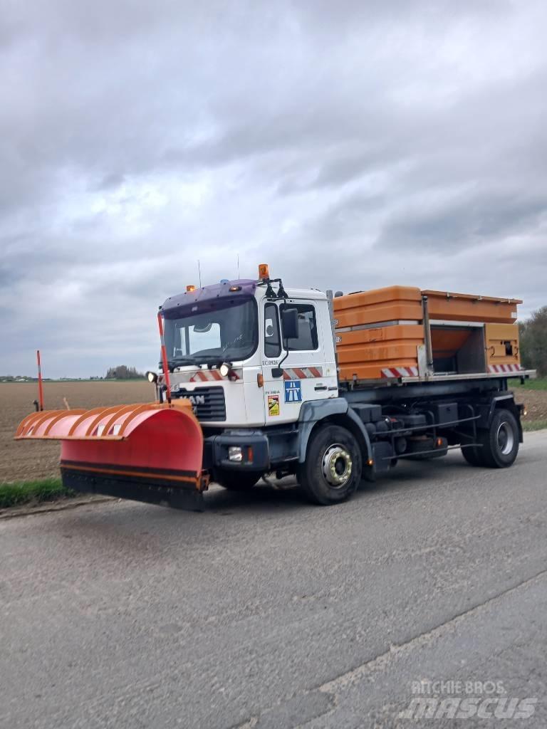 MAN FE 310 工程吊钩车