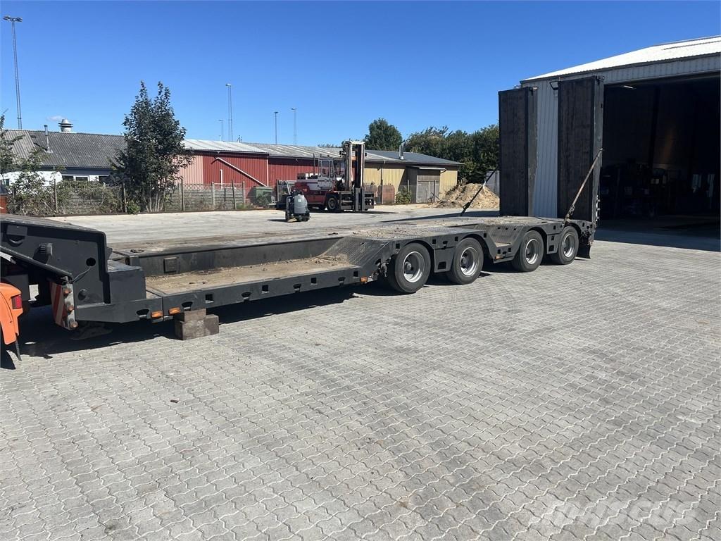 AMT 4 aksler 低平板半挂车