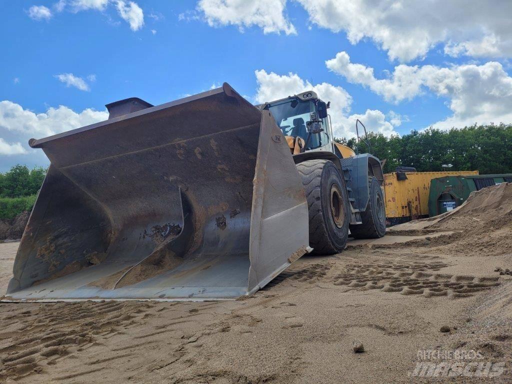 Liebherr L 586 轮式装载机