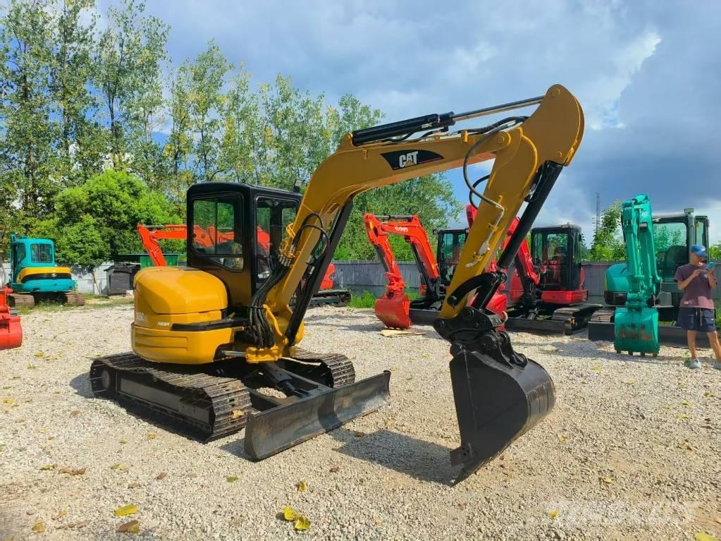 CAT 305 CR 小型挖掘机