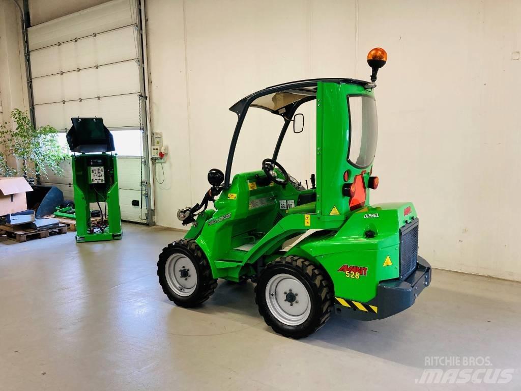 Avant 528 小型装载机