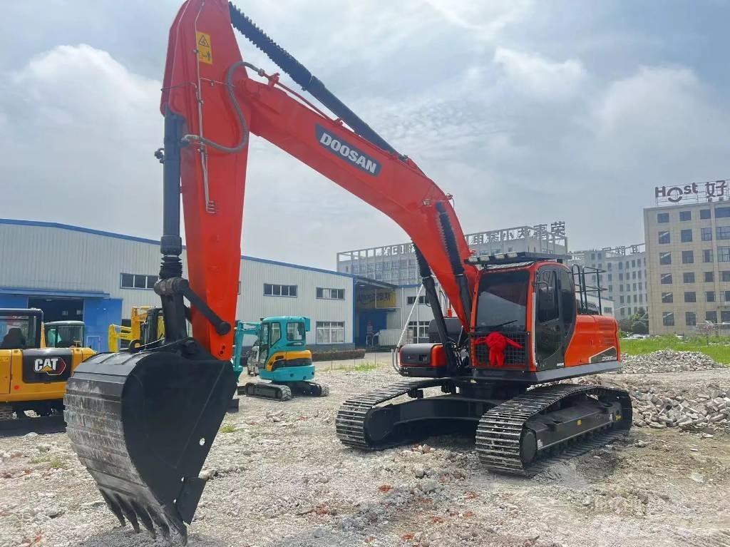 Doosan DX 300 LC 小型挖掘机
