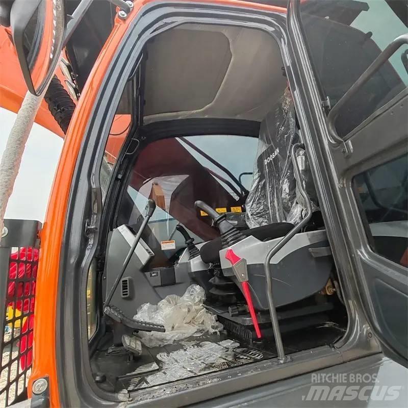 Doosan DX 300 LC 小型挖掘机