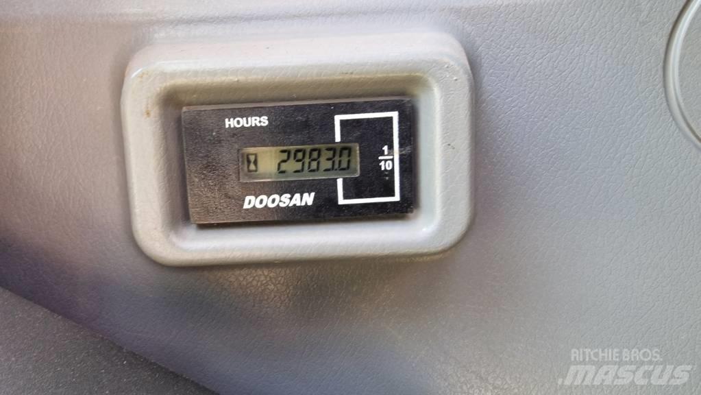 Doosan DX 140 LCR-5 履带挖掘机