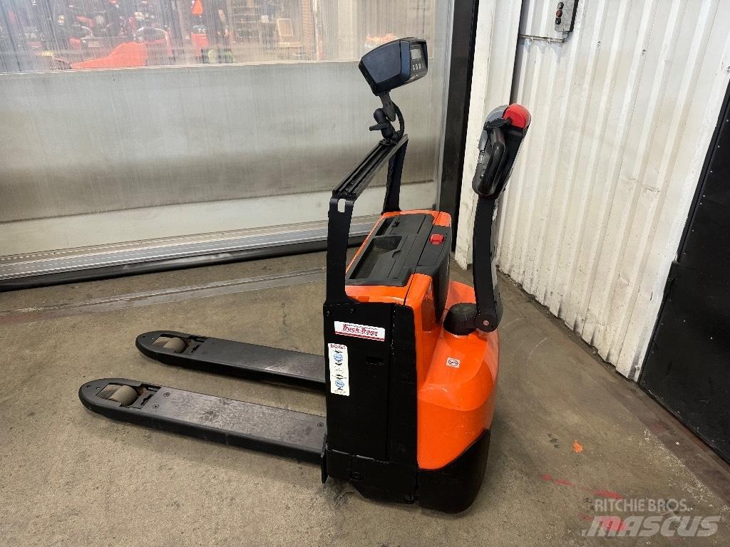 Toyota LWE180 手摇升降机