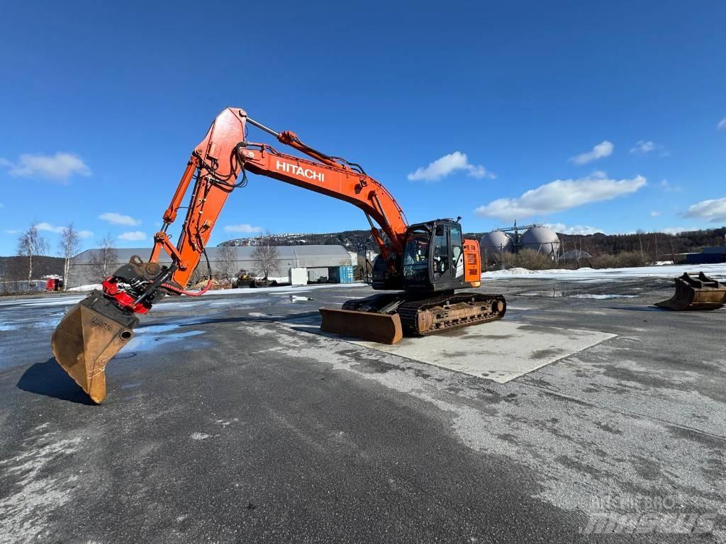 Hitachi ZX 225 US 履带挖掘机