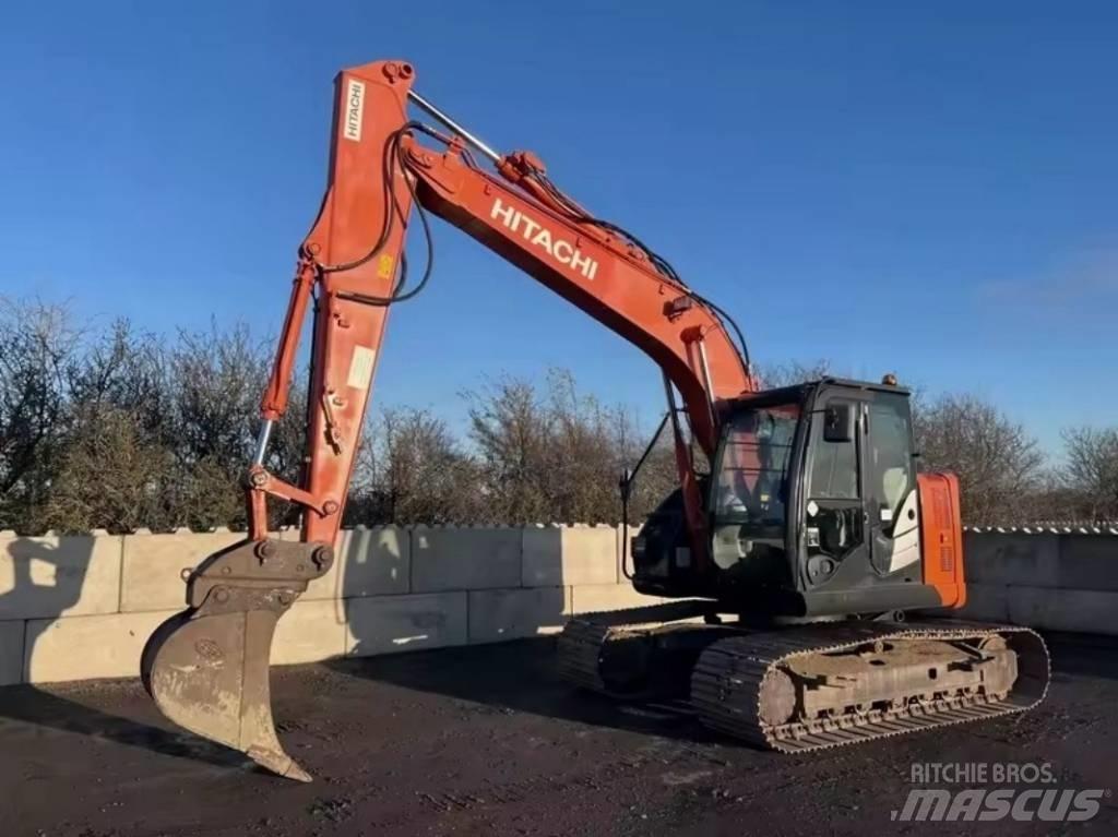 Hitachi ZX 135 履带挖掘机