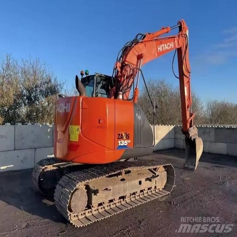 Hitachi ZX 135 履带挖掘机