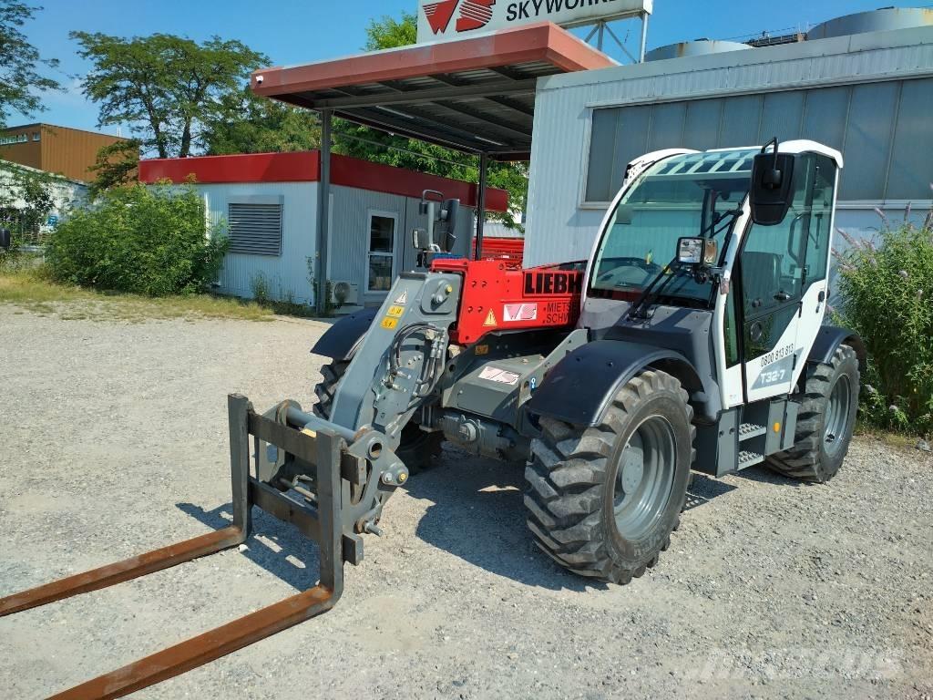 Liebherr T 32-7 伸缩臂叉装车|叉装车