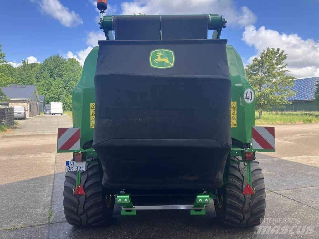 John Deere V461R 圆捆打捆机