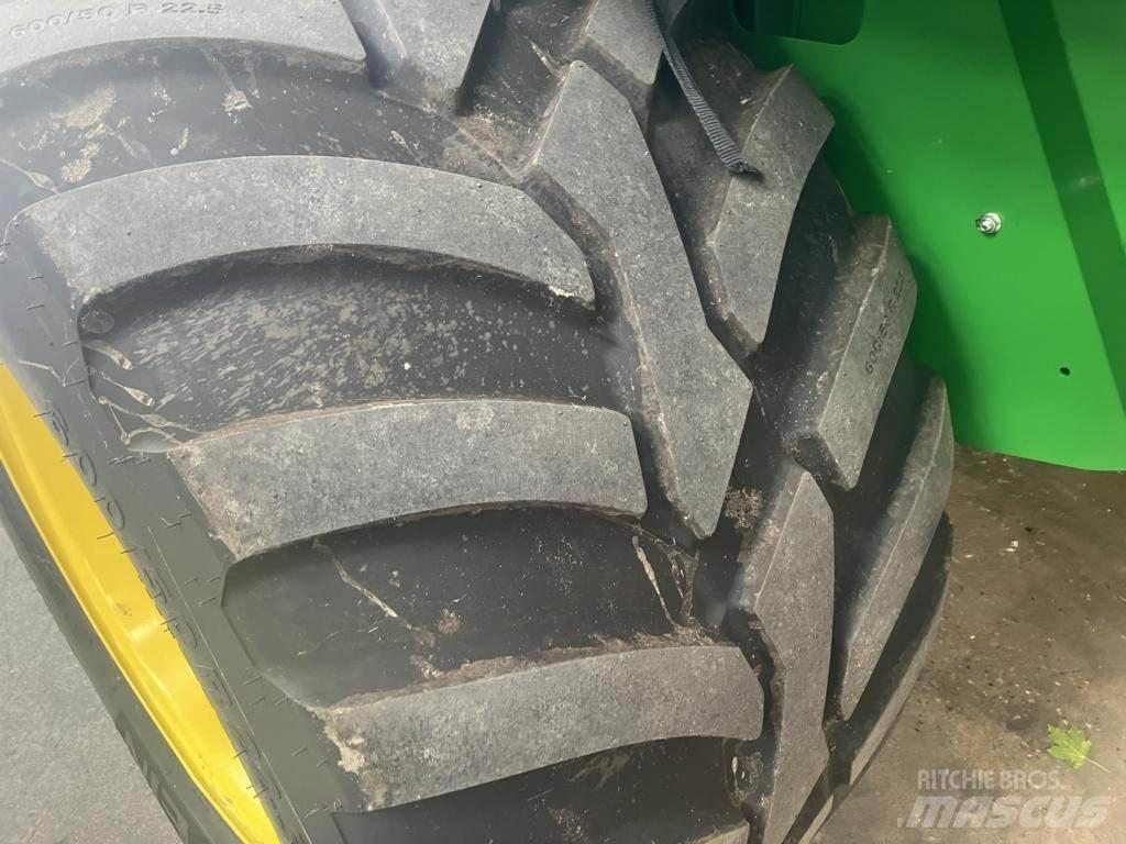 John Deere V461R 圆捆打捆机