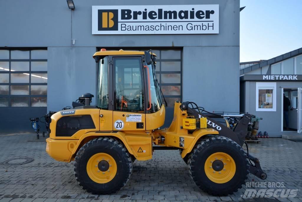 Volvo L 30 H 轮式装载机