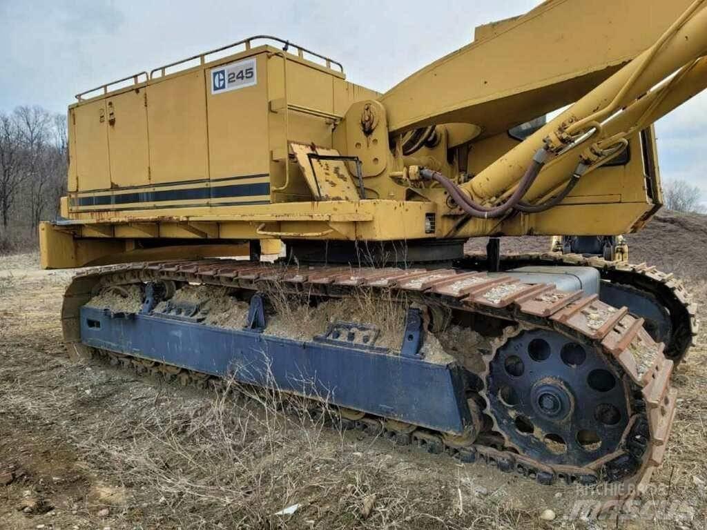 CAT 245 履带挖掘机