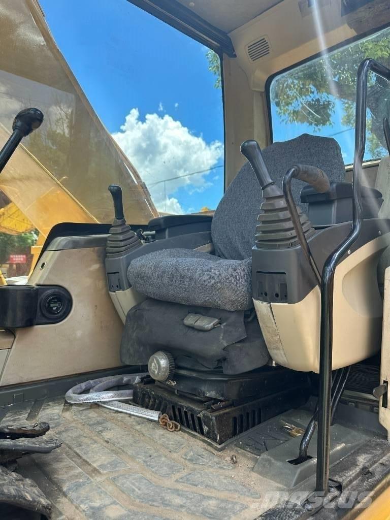 CAT 320C 中型挖掘机