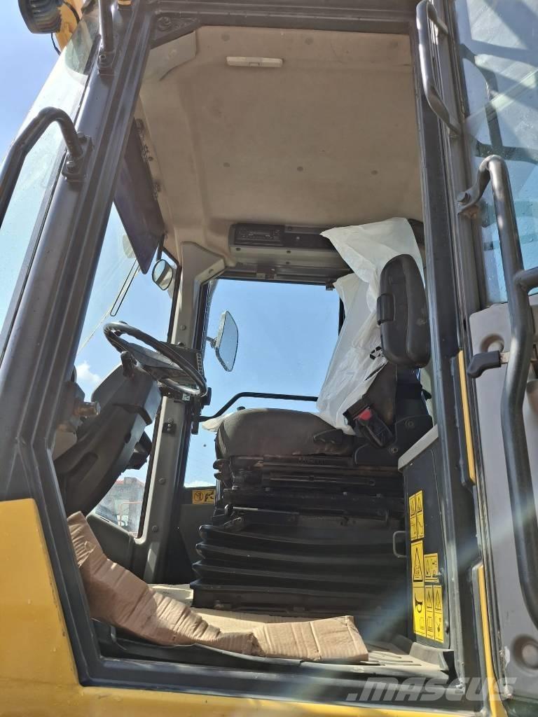 Komatsu WA 380-8 小型装载机