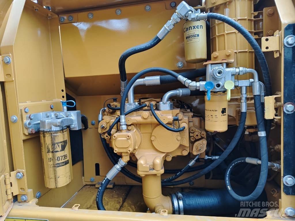 CAT 320 D2 履带挖掘机