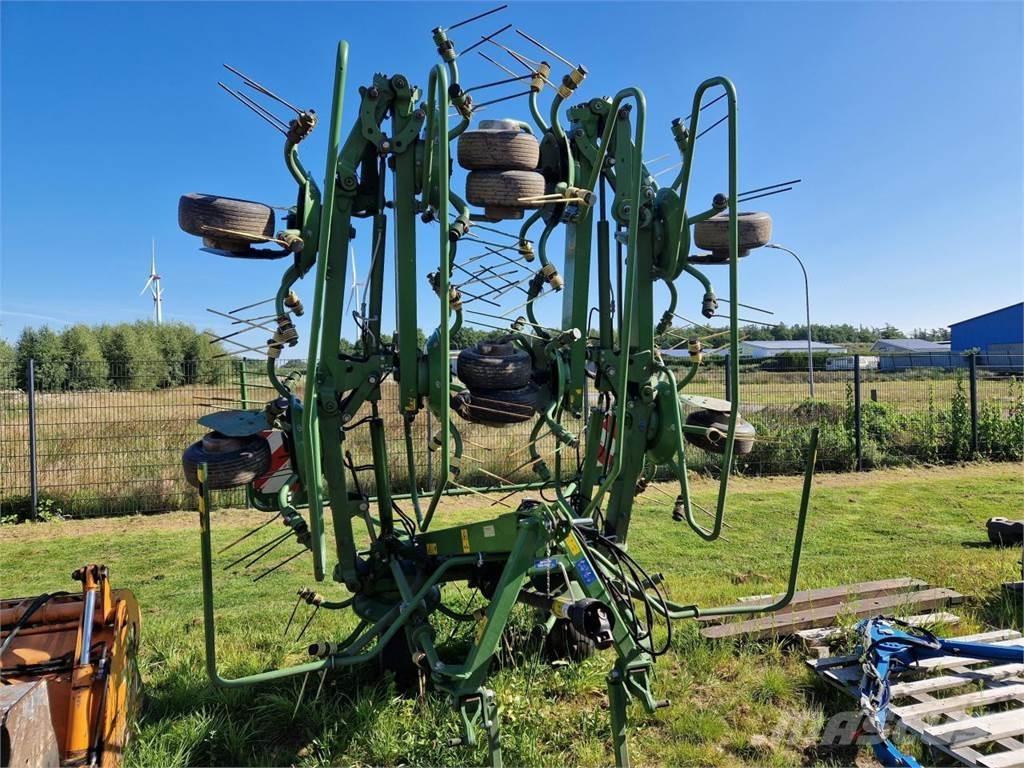 Krone KW 11.22 犁耙和摊草机