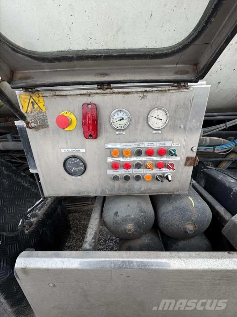 Scania P 400 LB 组合/真空油槽车